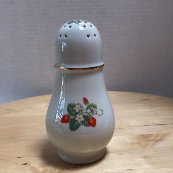 Vintage Avon Sugar Shaker. Strawberry collection. - Picture 2 of 5